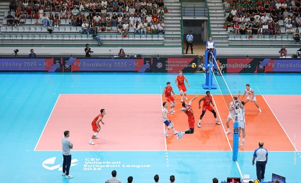 Voleibol - Portugal vence a Letonia