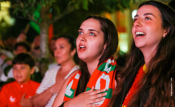 Centenas a apoiar a Selecao